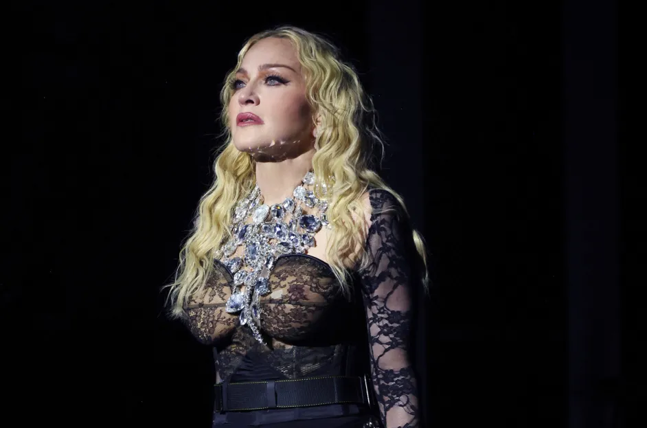 Madonna honra a víctimas de tiroteo en club Pulse durante su último show en Miami: Mírala