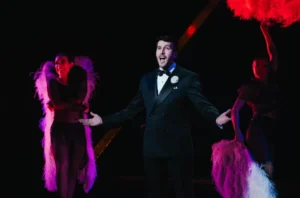 Sebastián Yatra muestra todo un nuevo registro como Billy Flynn en ‘Chicago’