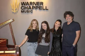 Joaquina firma contrato de administración global con Warner Chappell Music