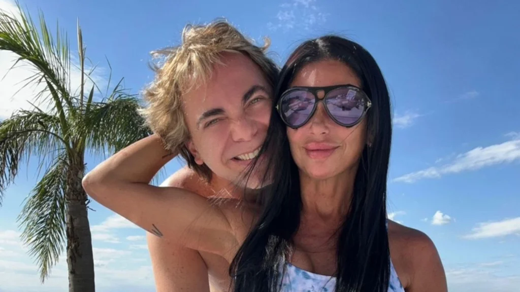Cristian Castro se hace viral al bailar en toalla junto a su novia ¡Atrevido!