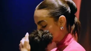 María Gabriela de Faría adopta a su propio ‘Krypto’ en la premiere de Superman
