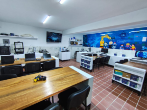 «Liderazgo y tecnología: la nueva era robótica del Colegio San Vicente de Paúl.»