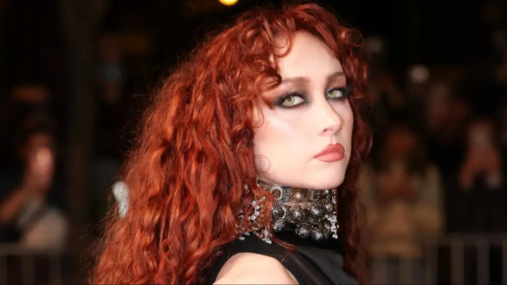 Famoso futbolista arremetió en contra de Chappel Roan y su equipo