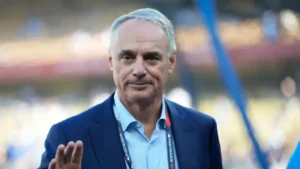 Rob Manfred condiciona sede del Clásico Mundial en RD a la capacidad económica de sus estadios